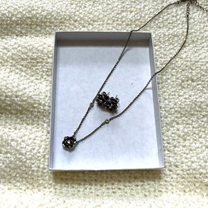 Like new Sorrelli flower pendant and earrings set